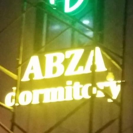 Abza Deluxe Dormitory Мумбаи Экстерьер фото