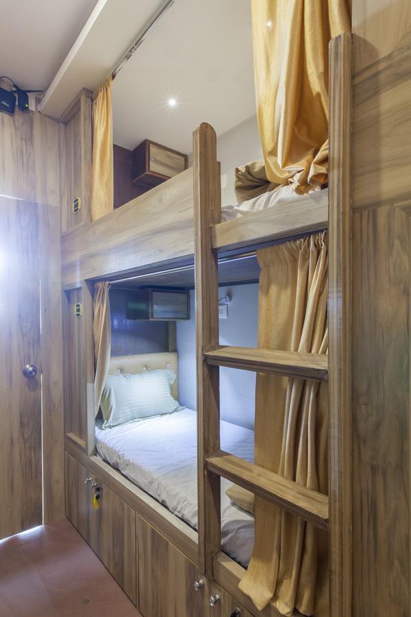 Abza Deluxe Dormitory Мумбаи Экстерьер фото