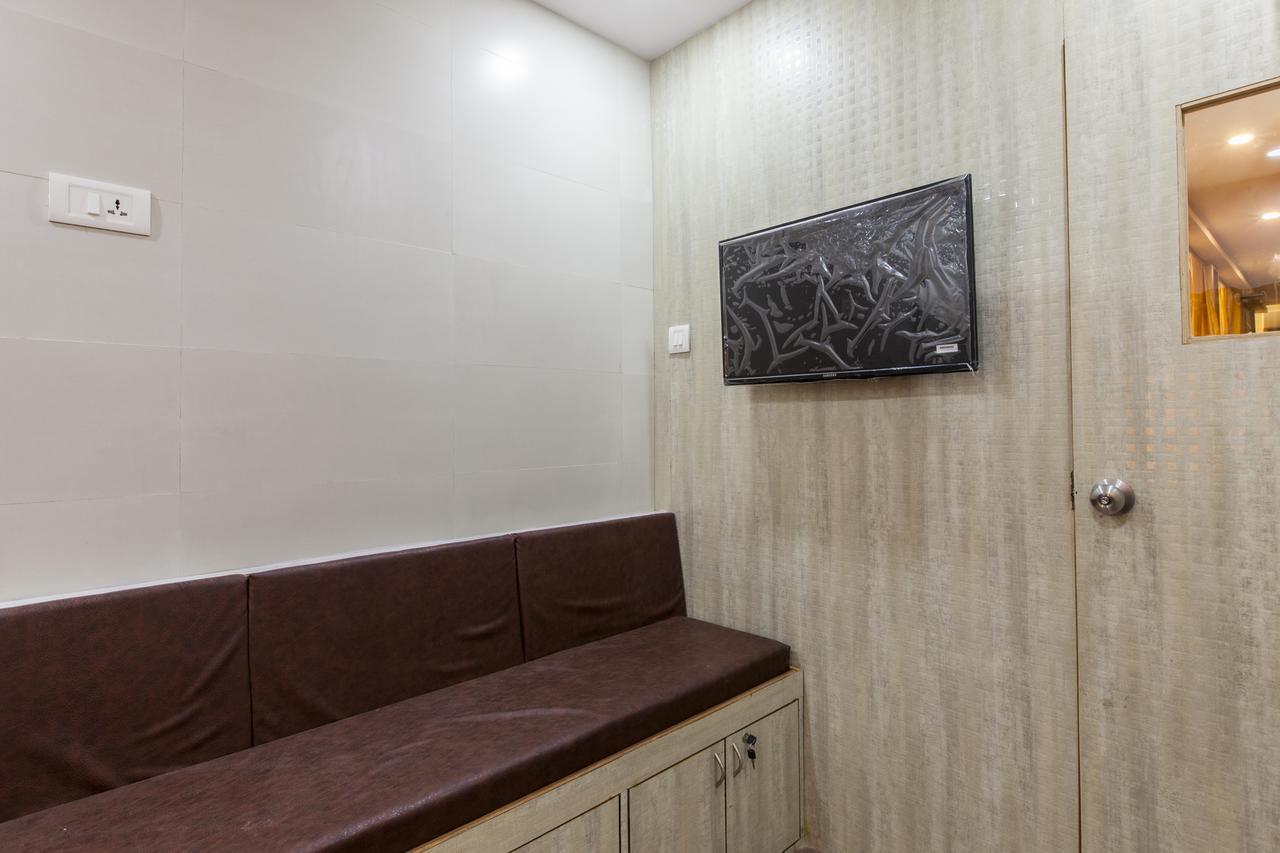 Abza Deluxe Dormitory Мумбаи Экстерьер фото