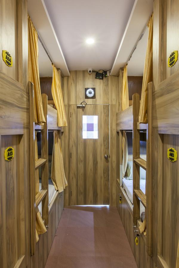 Abza Deluxe Dormitory Мумбаи Экстерьер фото